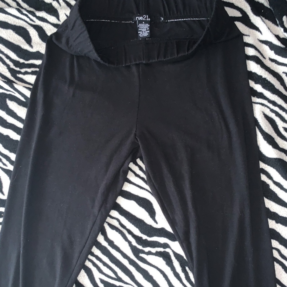 ‼️Rue21 Thick Waist Band Mid-Rise Black Leggings‼️